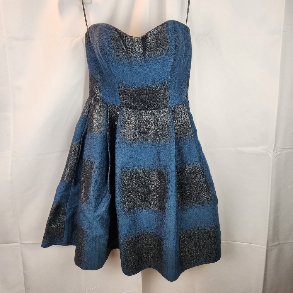 Carolina Herrera silk/wool strapless dress size 2 in EUC